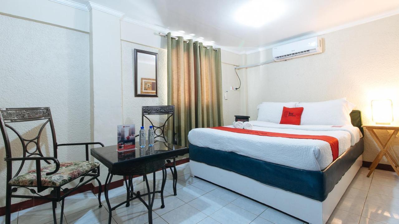 Reddoorz Plus At Lagoon Resort Zambales Olongapo Exterior photo